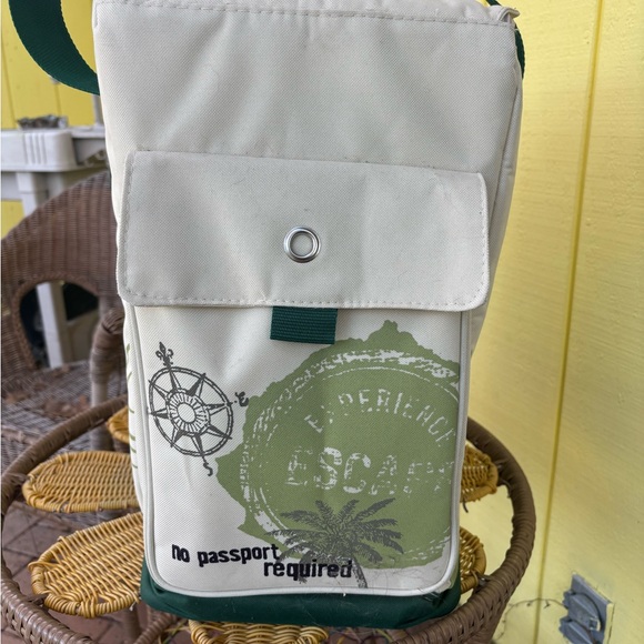 Margaritaville Concoction Maker w/Carry case an recipe cards, owners manual. - Picture 4 of 4